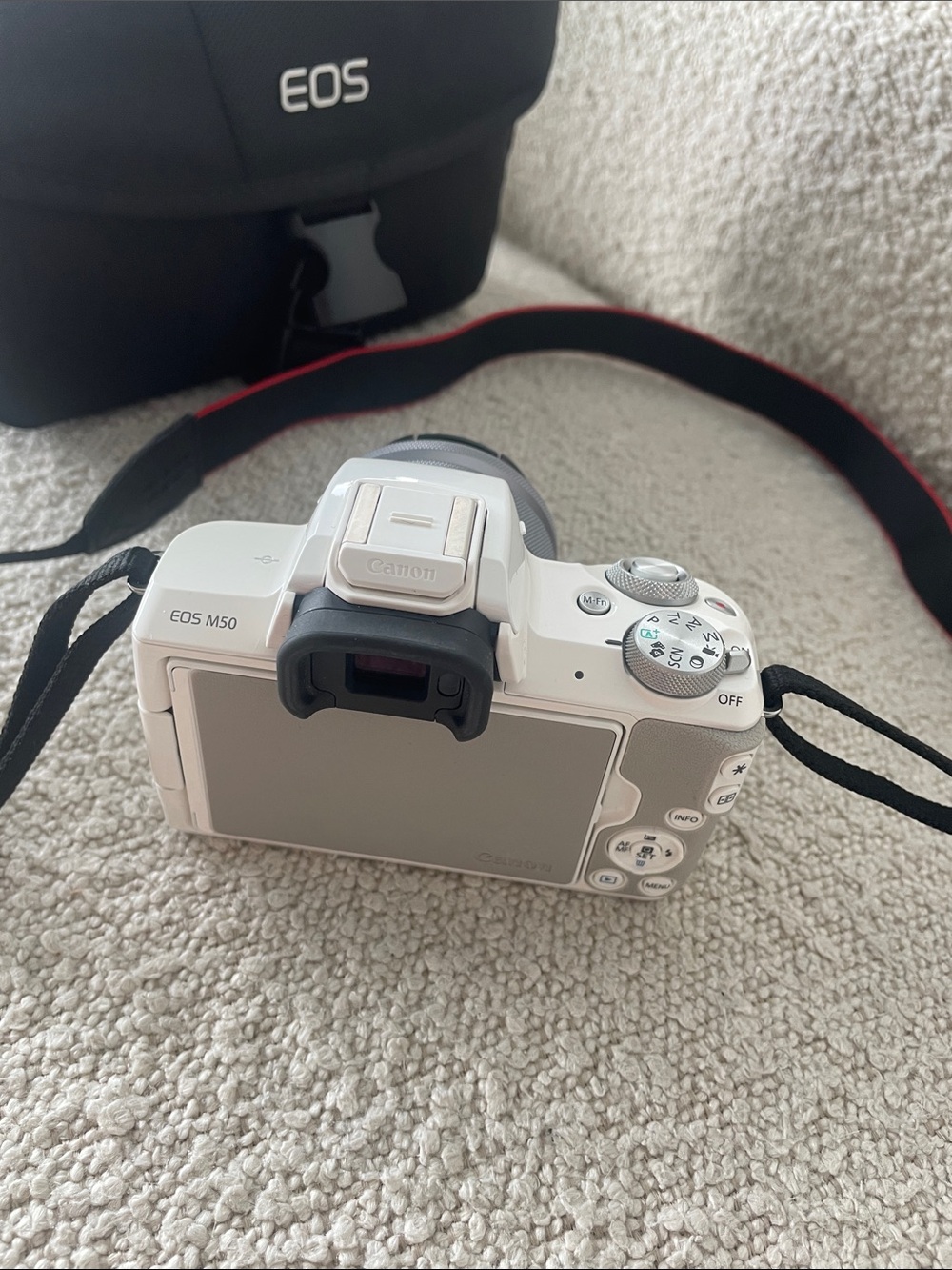 Canon EOS M50 - Picture 5 of 7